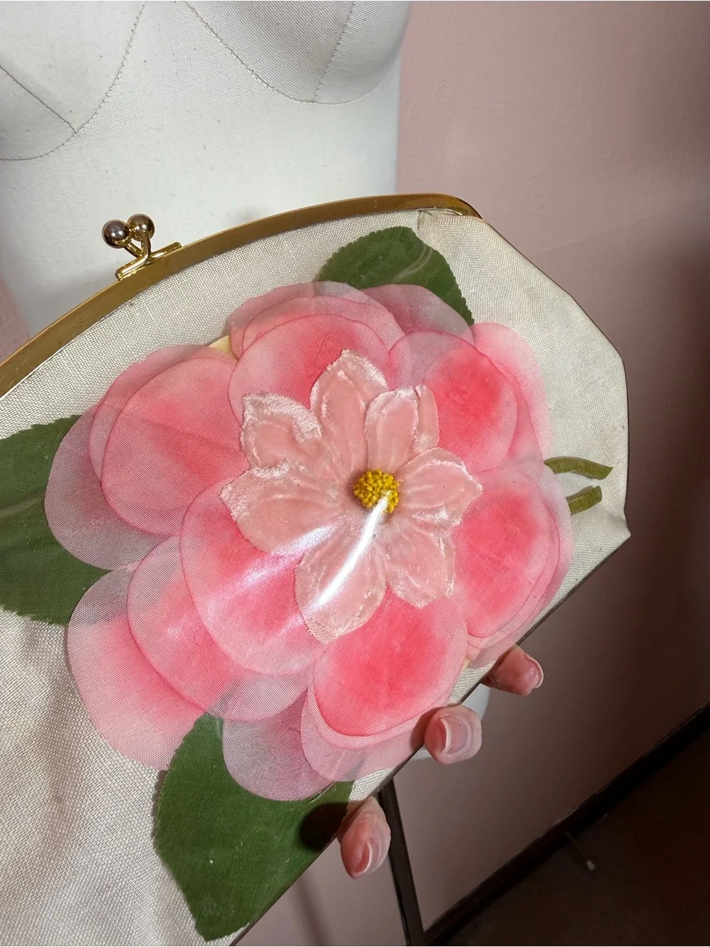 Vintage Cottagecore pink floral gold metal frame kisslock Clutch